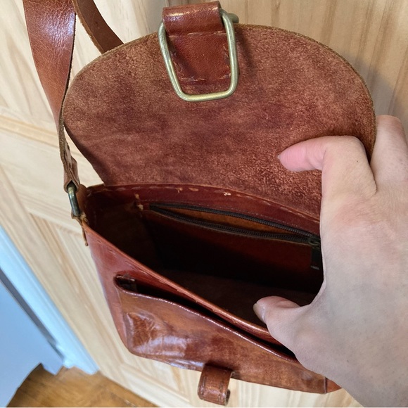 Beautiful leather bag. Handmade by artisan leather artist in south India. - Picture 7 of 16